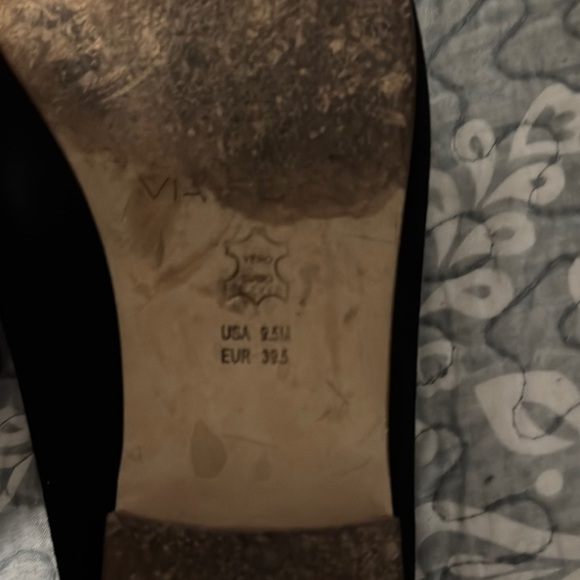 Via Spiga Elegant Black Slip-Ons - Picture 3 of 7